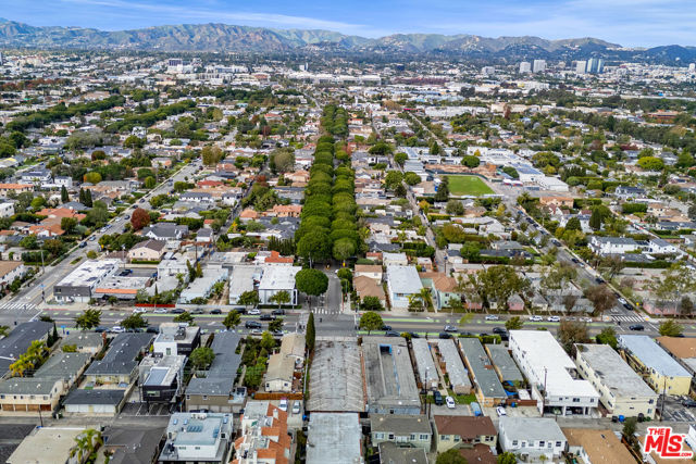 2338 Ocean Park Boulevard, Santa Monica CA: https://media.crmls.org/mediaz/7484158c-3bb3-47f3-9f94-faedc699cddf.jpg