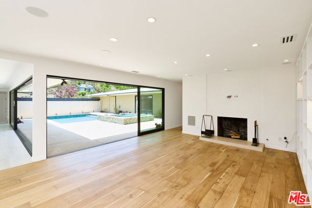 310 Beloit Avenue, Los Angeles CA: https://media.crmls.org/mediaz/74842437-3c7a-4052-8d25-68030b62d4e6.jpg