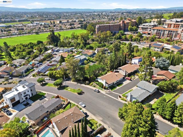 394 Appian Way, Union City CA: https://media.crmls.org/mediaz/74849231-22bf-4963-9aec-fd1b1077aef7.jpg