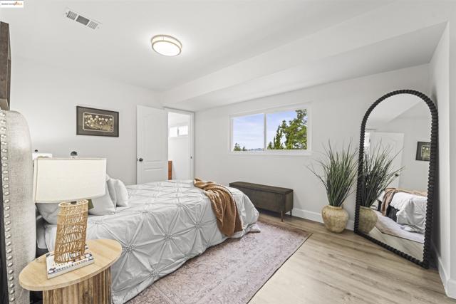 2326 D St, Hayward CA: https://media.crmls.org/mediaz/7484d500-bf2d-4a90-853a-12819588f6fc.jpg
