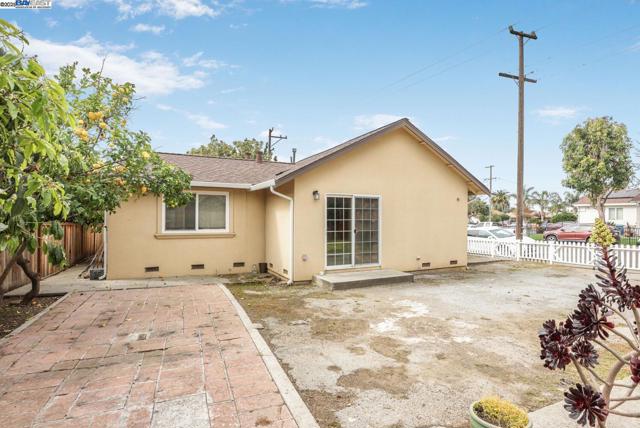 33408 4th Street, Union City CA: https://media.crmls.org/mediaz/74852699-1d25-49c4-9192-4607ed5502a4.jpg