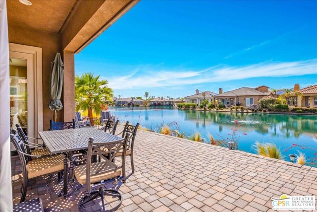 109 Shoreline Drive, Rancho Mirage CA: https://media.crmls.org/mediaz/7485404d-be95-4a04-8ddf-cc56406881cb.jpg