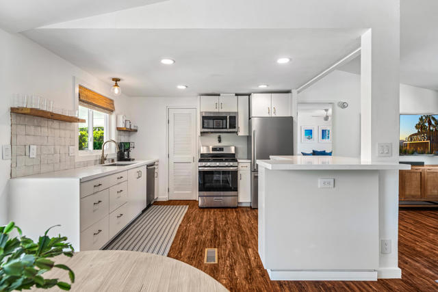 2034 Marni Court, Palm Springs CA: https://media.crmls.org/mediaz/748543d4-e9fd-475c-8073-d163aef24e58.jpg