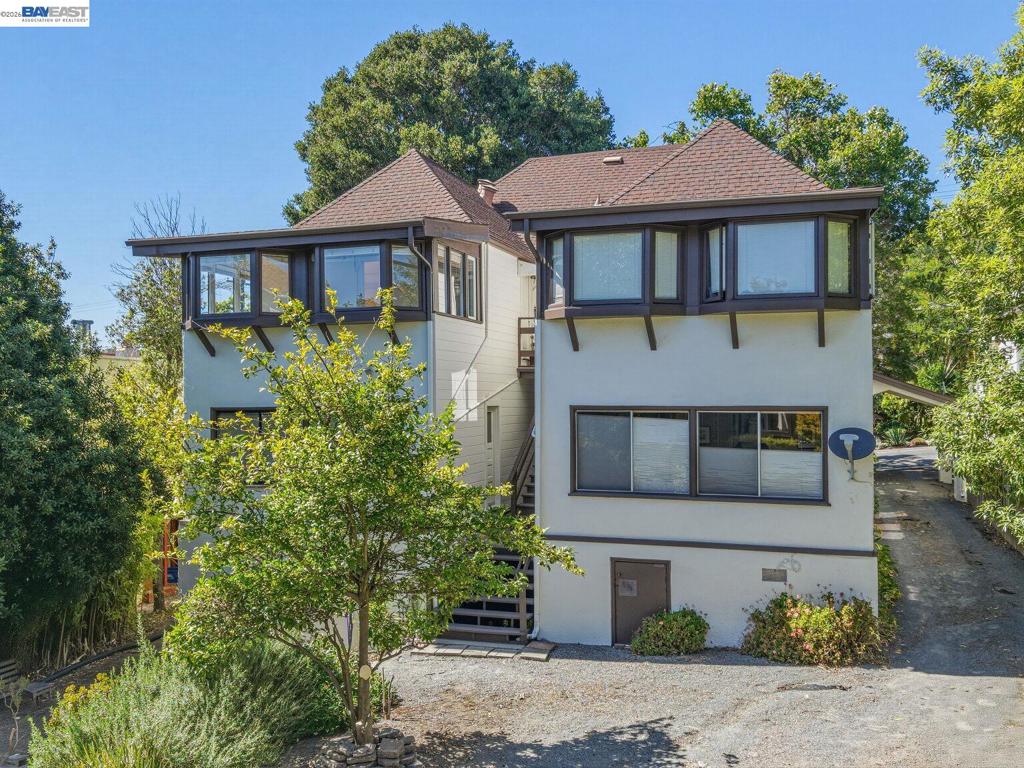 https://media.crmls.org/mediaz/7485b614-47bc-41e6-b8a0-9c5f840278df.jpg?preset=X-Large