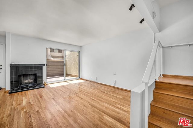 11744 Moorpark Street, Studio City CA: https://media.crmls.org/mediaz/7485c10a-a5eb-44f4-89c5-8b86b162f70f.jpg