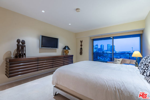 10490 Wilshire Boulevard, Los Angeles CA: https://media.crmls.org/mediaz/7485e9d8-2b4b-4b1c-9863-e0b48da0e8a8.jpg