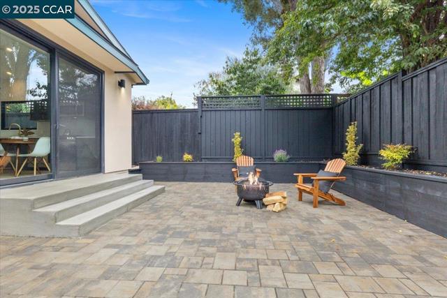 1045 Kains Ave, Albany CA: https://media.crmls.org/mediaz/7486882d-9dc3-401a-80de-c17043bcc950.jpg