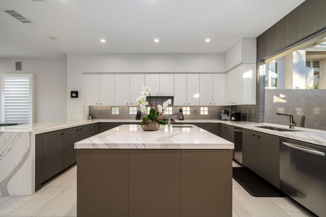 770 Deer Haven Circle, Palm Desert CA: https://media.crmls.org/mediaz/7486cfeb-39b5-4304-829a-a2a5bc323e83.jpg