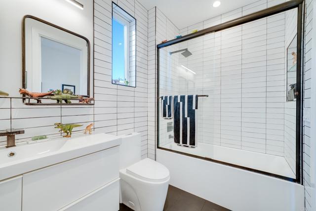 403 Black Canyon Place, Ramona CA: https://media.crmls.org/mediaz/74877341-554e-4cd0-8fb1-51efe3b93d55.jpg