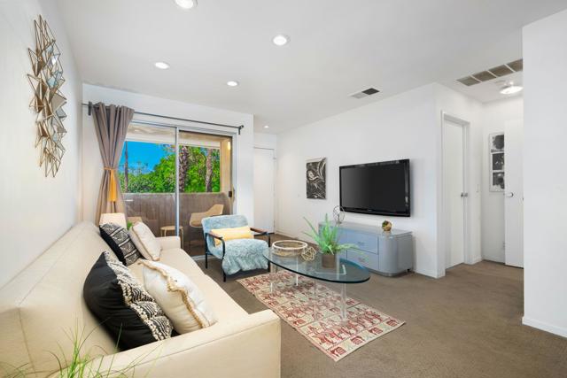 550 N Villa Court, Palm Springs CA: https://media.crmls.org/mediaz/74877556-46d1-4951-8b84-6d8876ae196d.jpg