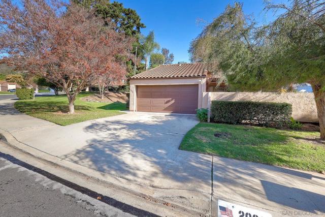 2032 David Dr, Escondido CA: https://media.crmls.org/mediaz/7487b207-5f33-4904-9810-2a0efbd7d0d7.jpg
