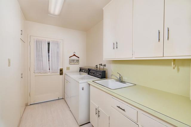 3190 Falcon Drive, Carlsbad CA: https://media.crmls.org/mediaz/74887d46-480a-4aa6-9c4e-12defa06c31d.jpg