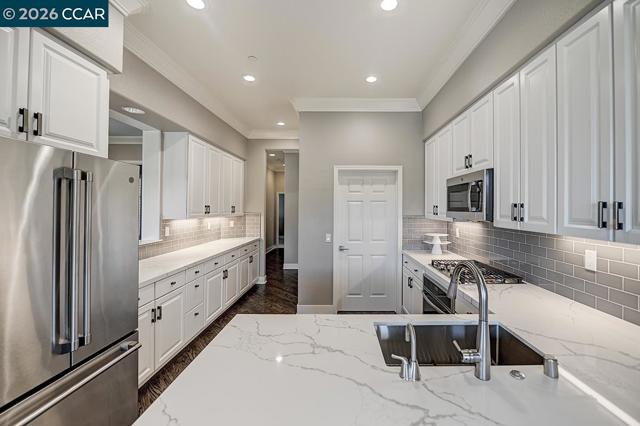 Image 4 of 59 For 539 High Eagle Ct