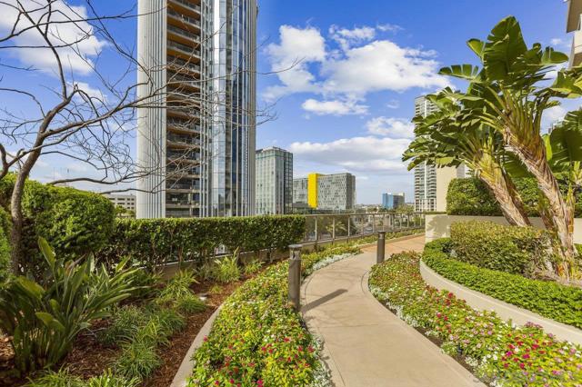 700 W E St, San Diego CA: https://media.crmls.org/mediaz/748a3c2a-d783-4e64-b9d8-8690e1322916.jpg