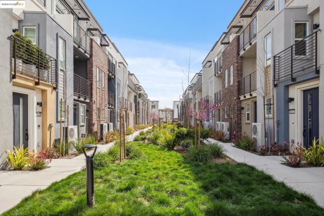 2823 Cathwood Ln, Alameda CA: https://media.crmls.org/mediaz/748a67b0-7f91-4933-a92a-2890b1da0d5b.jpg