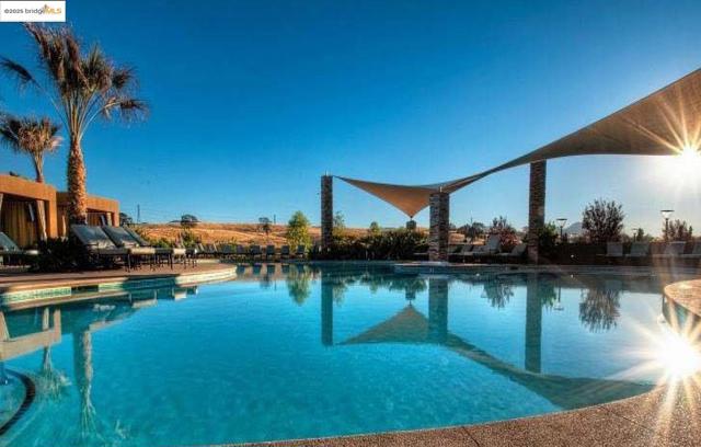 1577 Chianti LN, Brentwood CA: https://media.crmls.org/mediaz/748aafe4-2723-4467-8293-c88b4f574af1.jpg