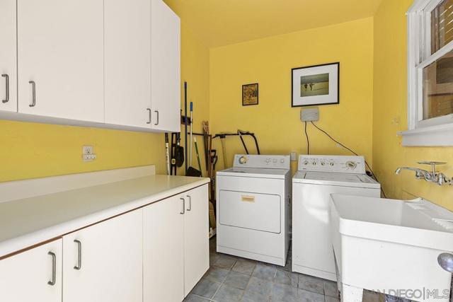 624 Hoska Dr, Del Mar CA: https://media.crmls.org/mediaz/748b3372-3053-458a-b5e7-987047216f3a.jpg