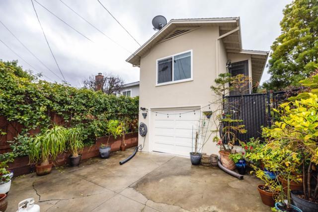 875 Broadway, Belmont CA: https://media.crmls.org/mediaz/748b4118-21b1-4eae-87ee-3038f84f0c8c.jpg