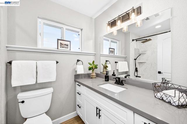 907 Hazel St, Livermore CA: https://media.crmls.org/mediaz/748b8522-00e6-4491-9ba4-12bda1290efe.jpg