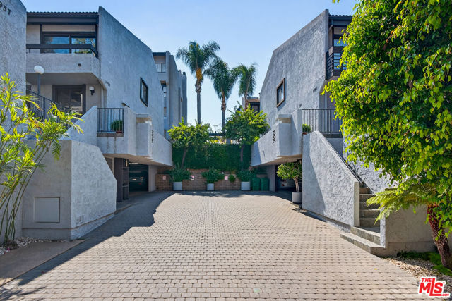 1920 Pandora Avenue, Los Angeles CA: https://media.crmls.org/mediaz/748c153d-9f2b-4fbb-80fc-c8525ceb6dbd.jpg