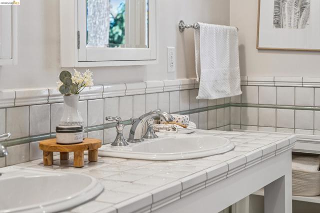 Image 42 of 59 For 4201 Lakeshore Ave