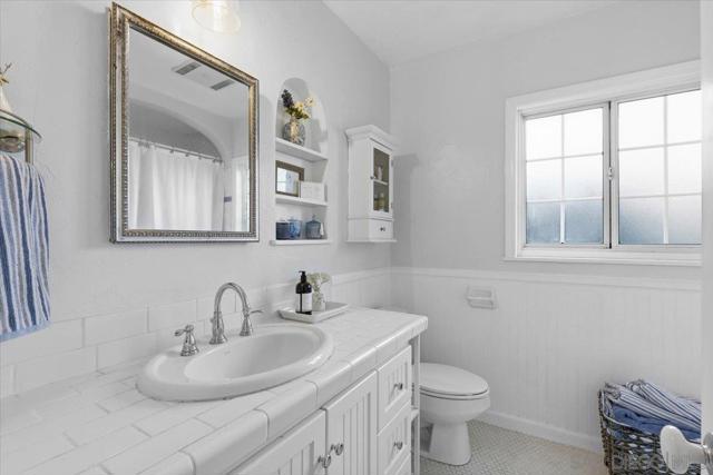 903 Moana Dr, San Diego CA: https://media.crmls.org/mediaz/748cb313-d49d-45b6-b662-bfdcf21ee78c.jpg