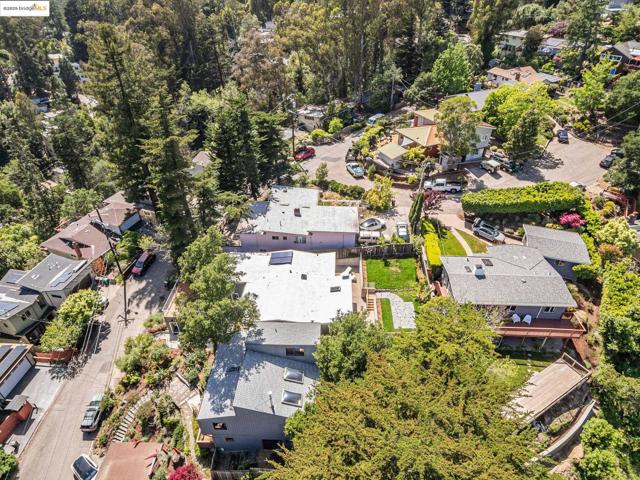 6815 Paso Robles Dr, Oakland CA: https://media.crmls.org/mediaz/748d1b7b-0fe3-4d9e-85ba-baaa05fbfef6.jpg
