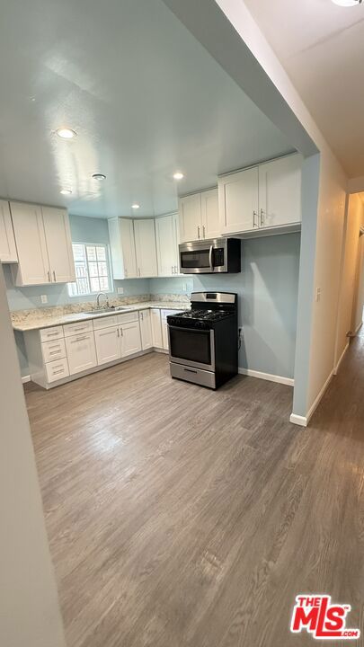 605 W 47th Street, Los Angeles CA: https://media.crmls.org/mediaz/748dc49a-e2f0-4e93-8f03-65307f756fe7.jpg