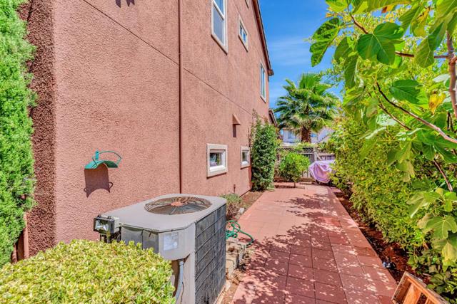 5871 Masoni Place, Gilroy CA: https://media.crmls.org/mediaz/748e6070-f7cf-4344-a7c4-66183a5afc81.jpg