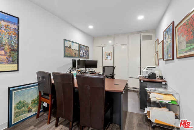 1109 Chantilly Road, Los Angeles CA: https://media.crmls.org/mediaz/748e6181-b28b-41f7-a991-db6143923ef0.jpg