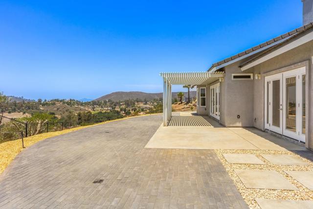 Detail Gallery Image 14 of 29 For 14694 Chaparral Slope Rd, Jamul,  CA 91935 - 3 Beds | 2/1 Baths