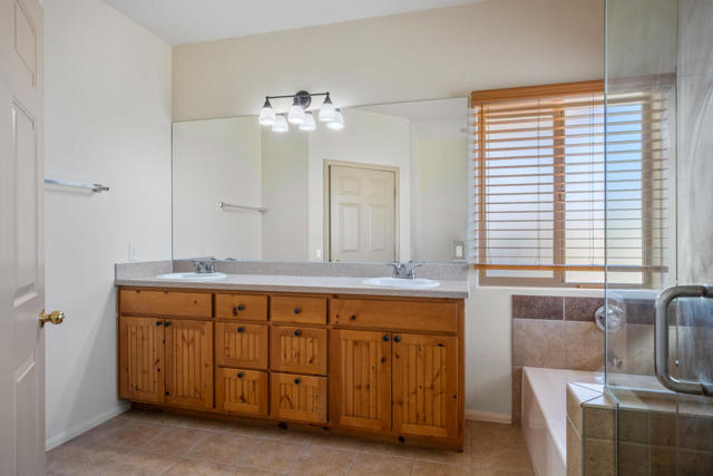 56948 Plaza Del Amigo, Yucca Valley CA: https://media.crmls.org/mediaz/748eb576-681a-4321-a490-7188c79ecda6.jpg