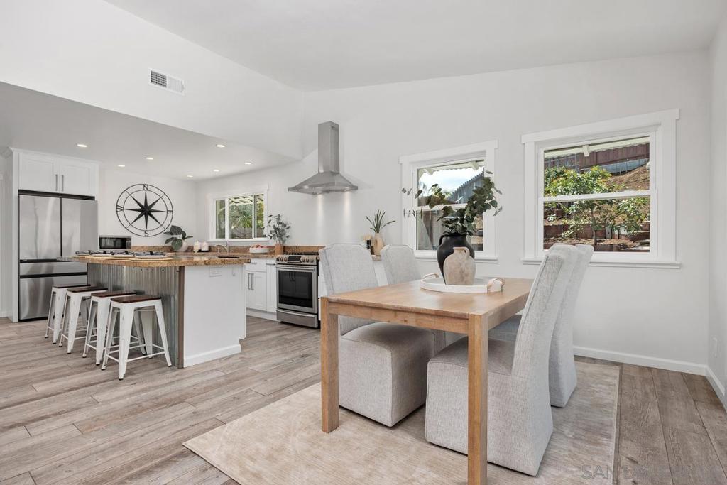 1570 Avenida De Los Lirios - photo 8
