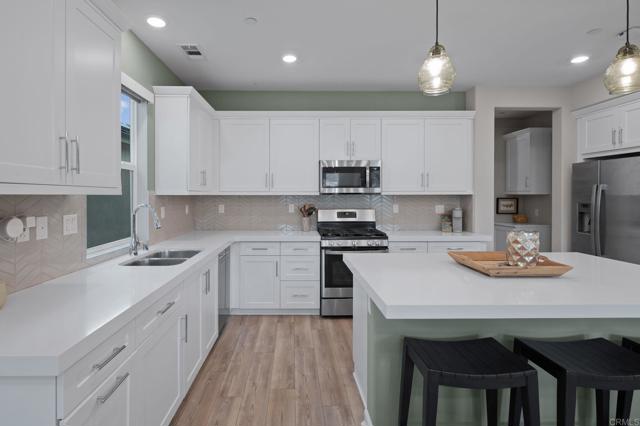 Detail Gallery Image 7 of 55 For 21541 Trail Blazer Ln, Escondido,  CA 92029 - 3 Beds | 3/1 Baths