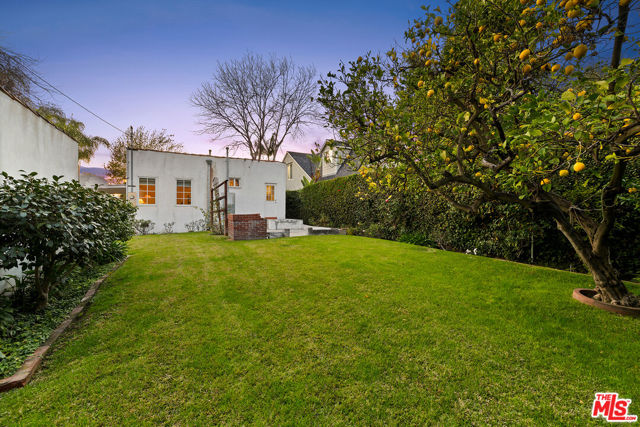 906 N Ford Street, Burbank CA: https://media.crmls.org/mediaz/748fb313-bbe5-4bd5-8eb0-45616d5c68cb.jpg