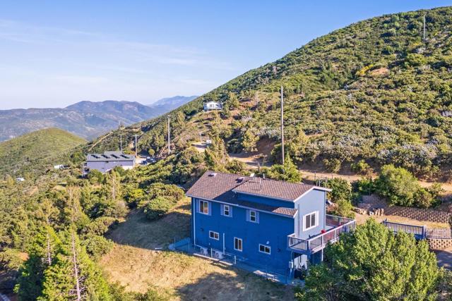 555 Manzanita Dr, Julian CA: https://media.crmls.org/mediaz/748fd420-72e8-4cb6-a20a-a9a5b7c9754d.jpg