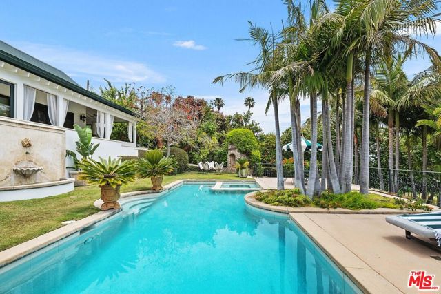 26799 Pacific Coast Highway, Malibu CA: https://media.crmls.org/mediaz/748ffc70-8cce-45d8-9f9c-68a9a75bc5fc.jpg