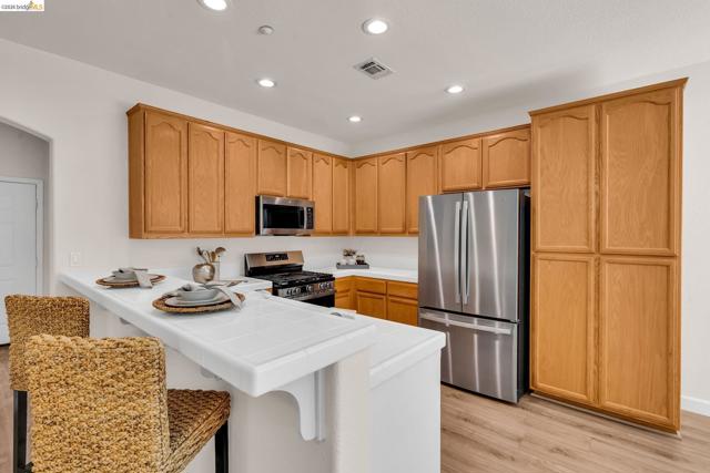 1124 Jonagold Way, Brentwood (CC) CA: https://media.crmls.org/mediaz/74909de2-b202-4768-bc90-3edff3c6d0b5.jpg