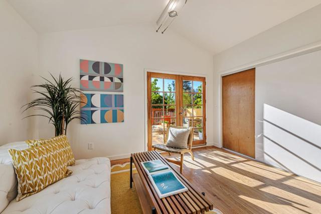 3704 Fair Oaks Avenue, Menlo Park CA: https://media.crmls.org/mediaz/7490d6b9-3502-46e8-92cb-07828b78c9b9.jpg