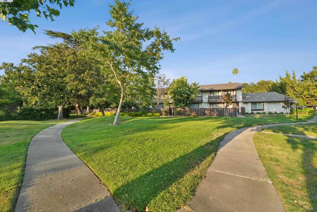 470 Rego Cmn, Fremont CA: https://media.crmls.org/mediaz/74928a0d-cfb0-4af9-b9aa-2960df8532ed.jpg