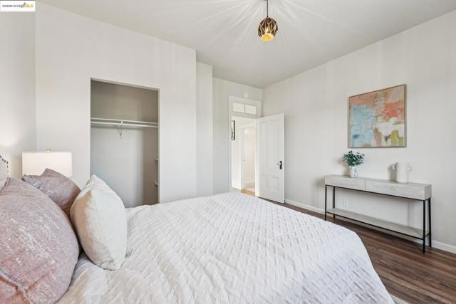 1549 5Th Ave, Oakland CA: https://media.crmls.org/mediaz/74928c32-246d-406e-bd04-8116fad5c199.jpg