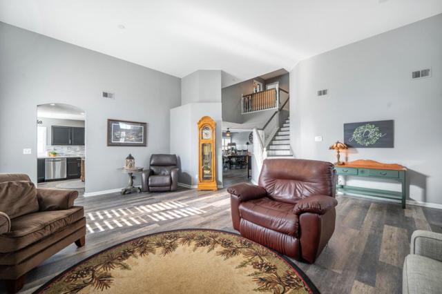 2180 Clearview Drive, Hollister CA: https://media.crmls.org/mediaz/7492eb07-6078-44f6-96f1-3e39027c8e94.jpg