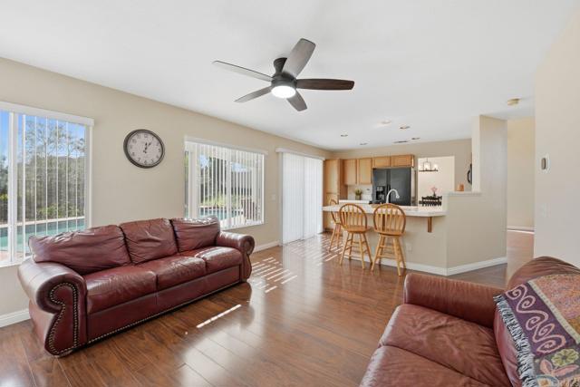 Detail Gallery Image 7 of 32 For 833 Bel Esprit Cir, San Marcos,  CA 92069 - 3 Beds | 2/1 Baths