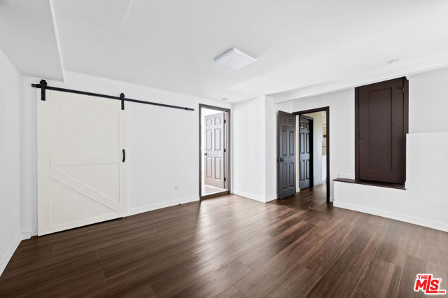 1915 Apex Avenue, Los Angeles CA: https://media.crmls.org/mediaz/7493b725-21f0-44da-a023-c4fcf36eeffa.jpg