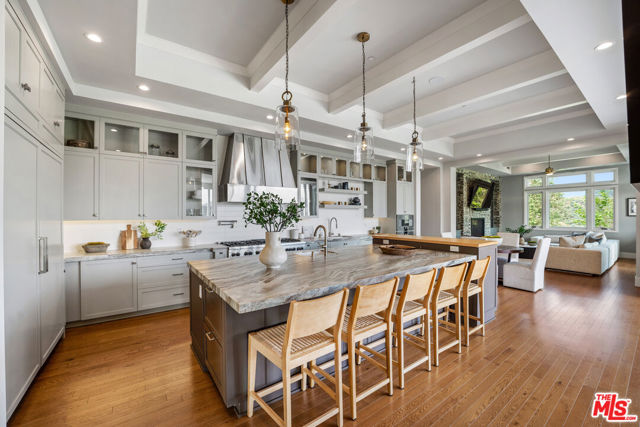 26767 Mulholland Highway, Calabasas CA: https://media.crmls.org/mediaz/7493dfc7-f2ae-4ca0-b099-d2b1509b1abf.jpg