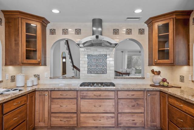 3943 Catamarca Dr, San Diego CA: https://media.crmls.org/mediaz/749500bd-39dc-4bad-8b32-8da215681fa4.jpg