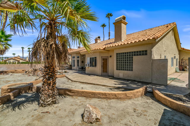 340 Augusta Drive, Palm Desert CA: https://media.crmls.org/mediaz/74958ea5-b2fb-49c1-98a3-babd5c2dede3.jpg