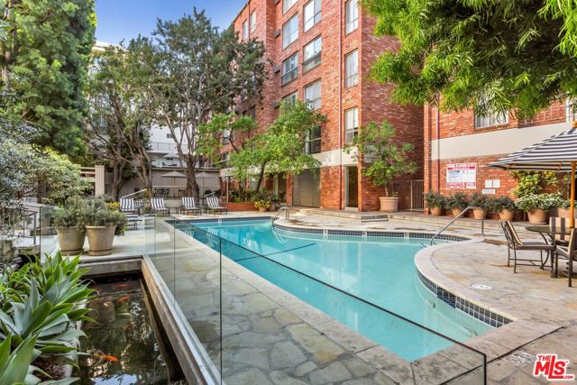 1440 Veteran Avenue, Los Angeles CA: https://media.crmls.org/mediaz/749597bd-1e48-4b6d-ac66-f883e9a7a801.jpg