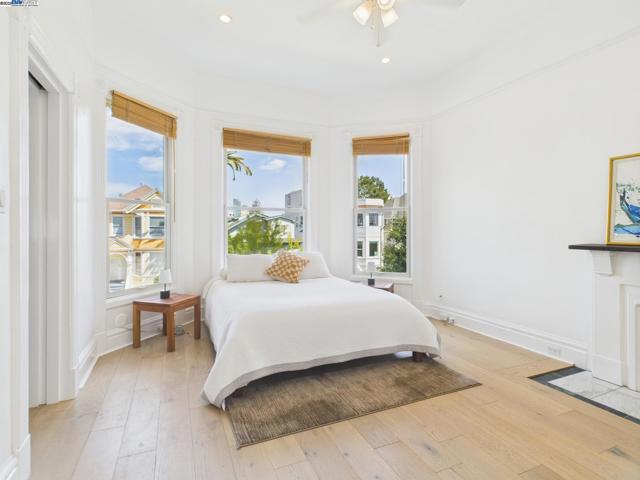 1709 Myrtle St, Oakland CA: https://media.crmls.org/mediaz/7495f6a7-7f36-4508-ae3e-45d2be729c90.jpg