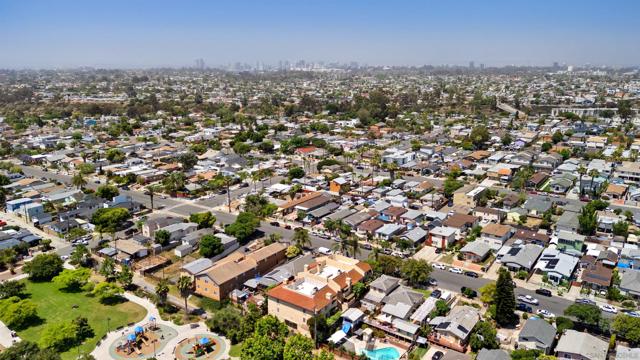 3751 37th St, San Diego CA: https://media.crmls.org/mediaz/74960754-5da8-4d38-8b01-847eb316e06c.jpg